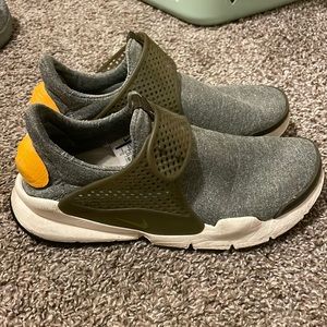 Nike Women’s sock darts!